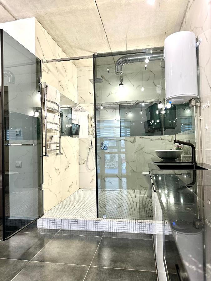 Designer Apartments In The City Center Rivne Bagian luar foto