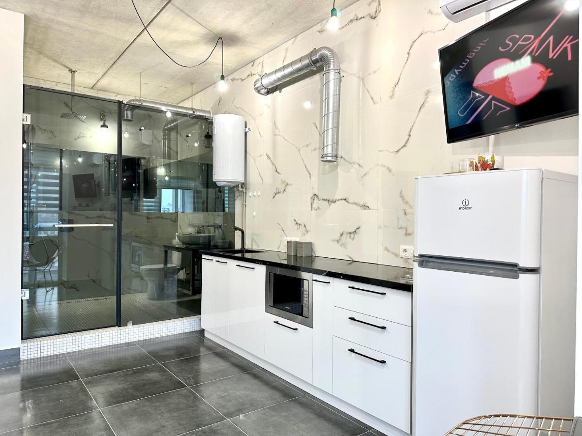 Designer Apartments In The City Center Rivne Bagian luar foto