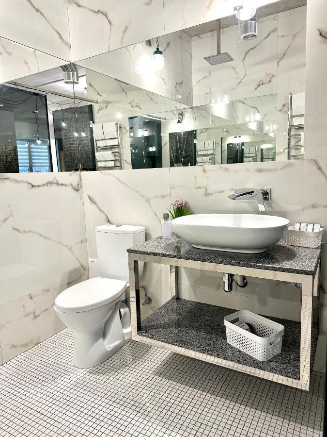 Designer Apartments In The City Center Rivne Bagian luar foto