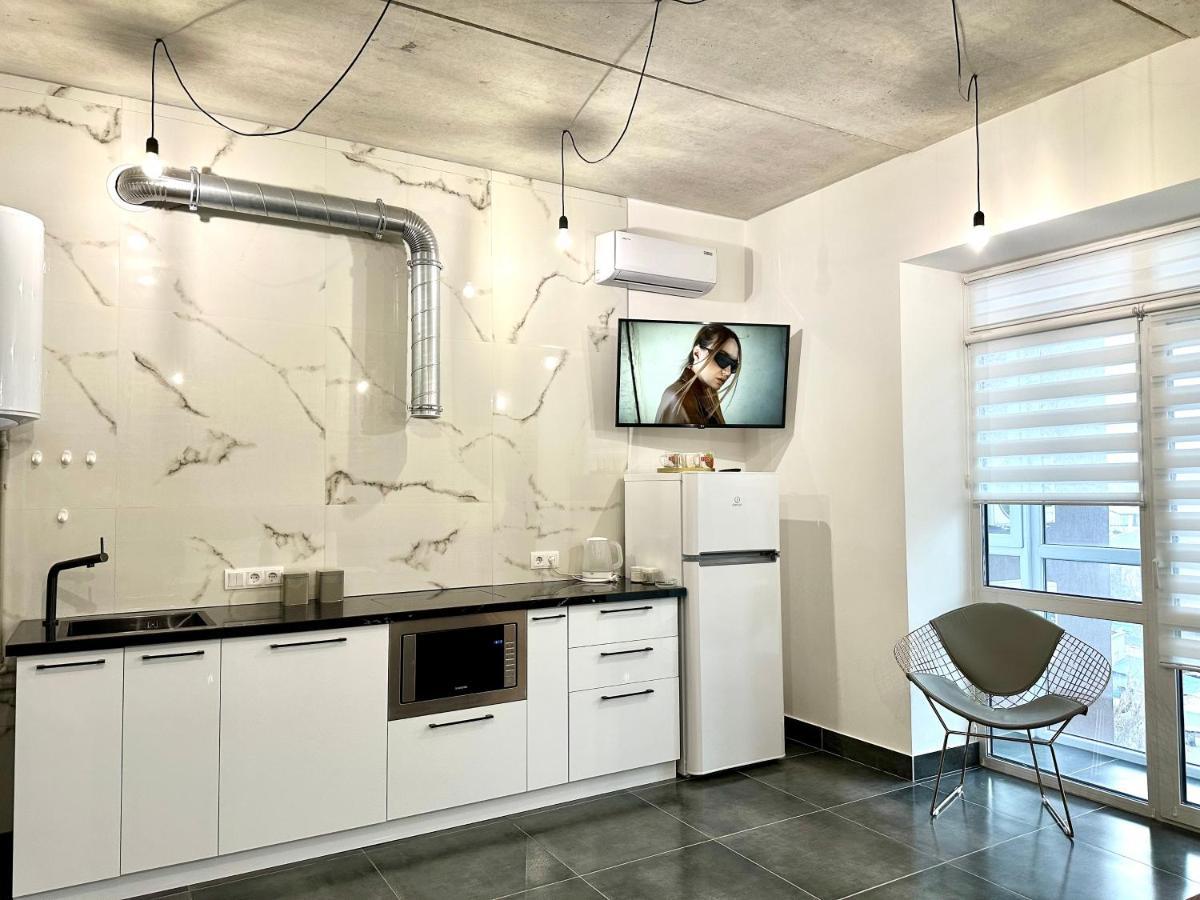 Designer Apartments In The City Center Rivne Bagian luar foto