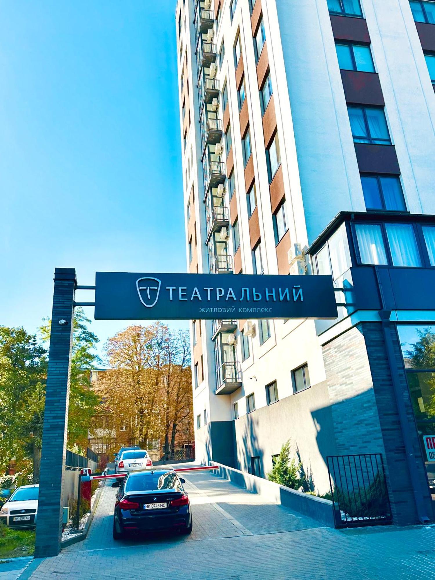 Designer Apartments In The City Center Rivne Bagian luar foto
