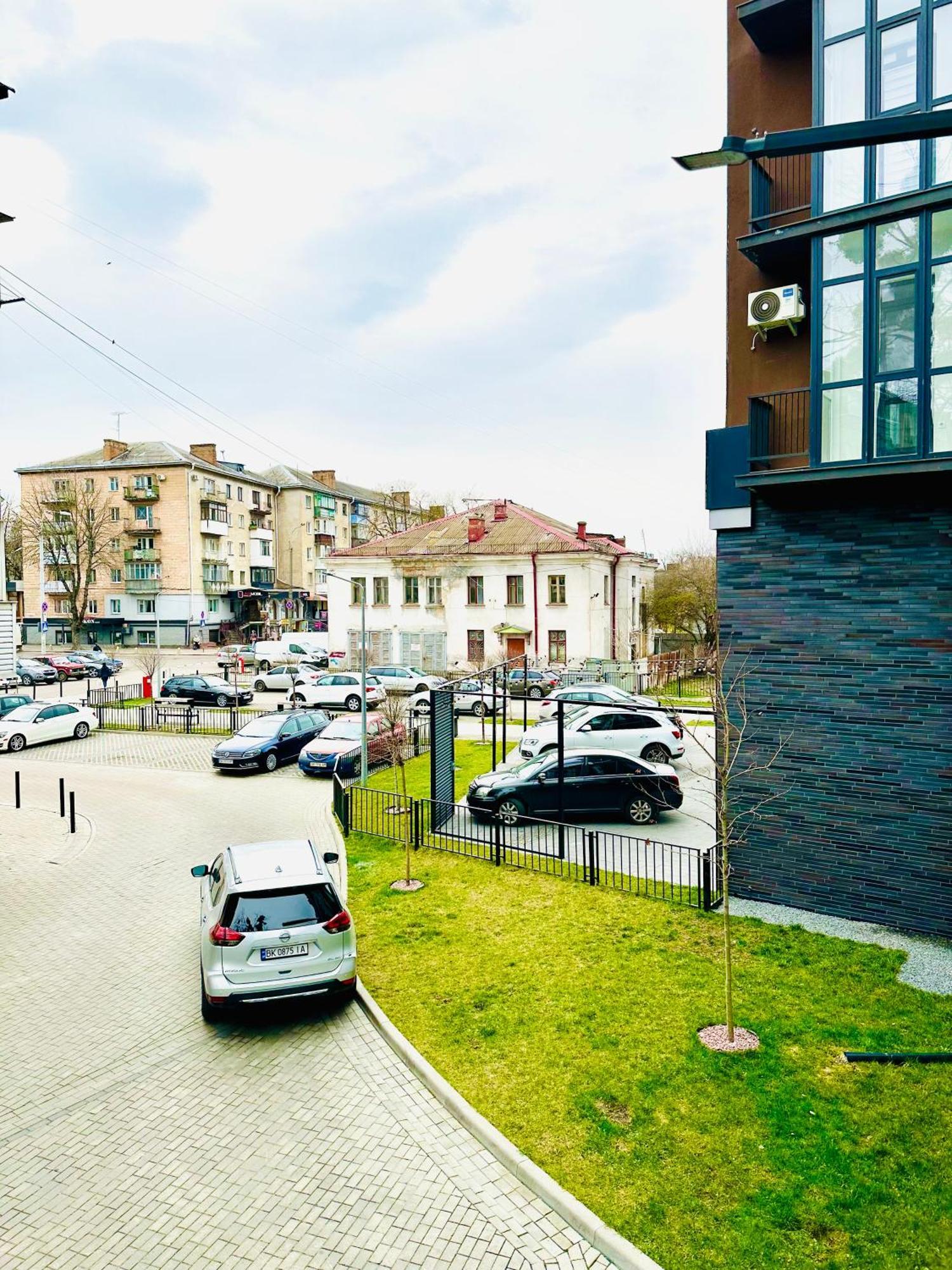 Designer Apartments In The City Center Rivne Bagian luar foto