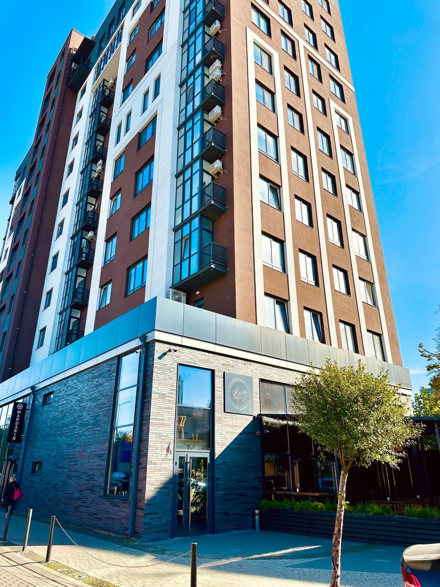 Designer Apartments In The City Center Rivne Bagian luar foto